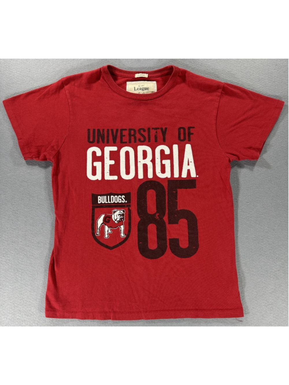 League University of Georgia Bulldogs T-Shirt Red Distressed 85 Graphic Size M